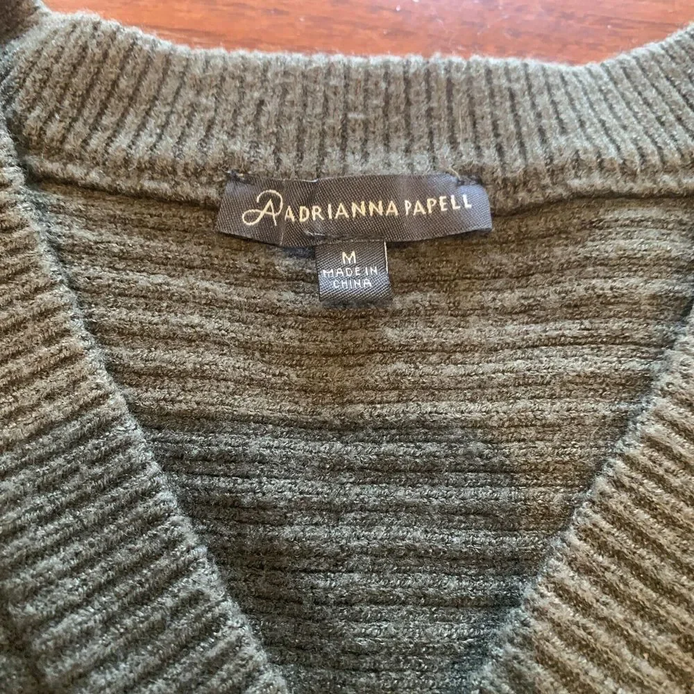 Adrianna Papell Sweater Size M Lightweight Pullover Olive Green Boxy V-Neck